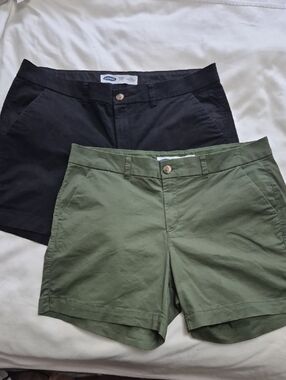 Bundle Of Two Pairs Old Navy Everyday Shorts Mid Rise Size 14/16 Green Black